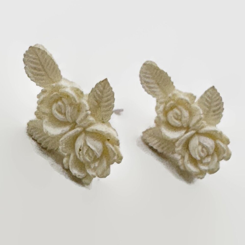 Celluloid Earrings, Flowers, Carved, Ornate, Cream, 30s, 40s, Vintage, Clip-Ons - Picture 2 of 4